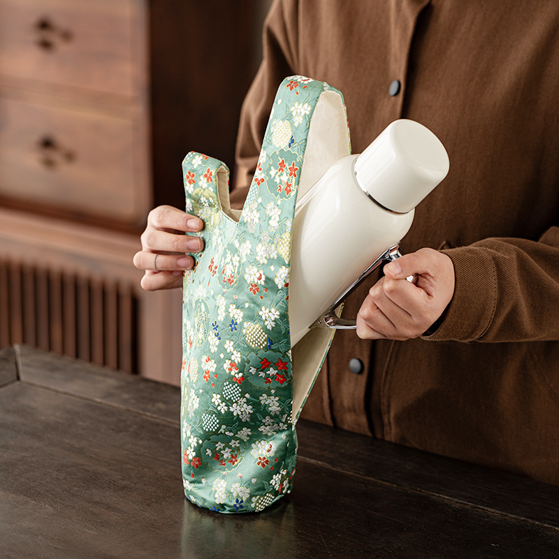 Travel thermos cup bag large l - Luxury Bags Levels review and price